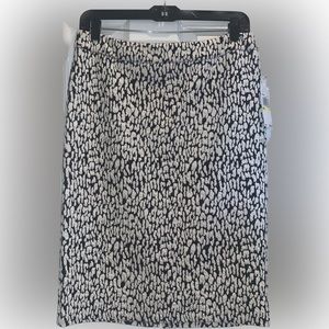 Michael Kors
Black & white skirt
Size Medium 
Beautiful gold zipper in the rear